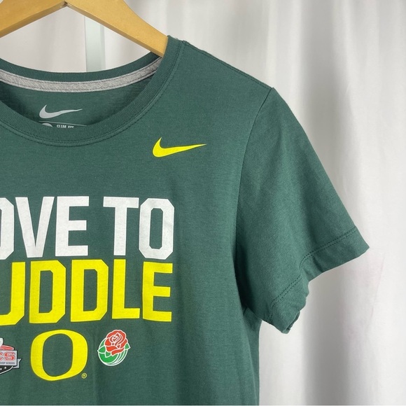NEW Nike Large U of O Slim Fit Green 'Love to Huddle' Graphic T Shirt Ducks - Picture 2 of 6